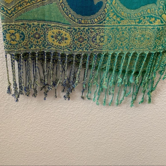 Scarf. Elegant and stylish. - Picture 4 of 8